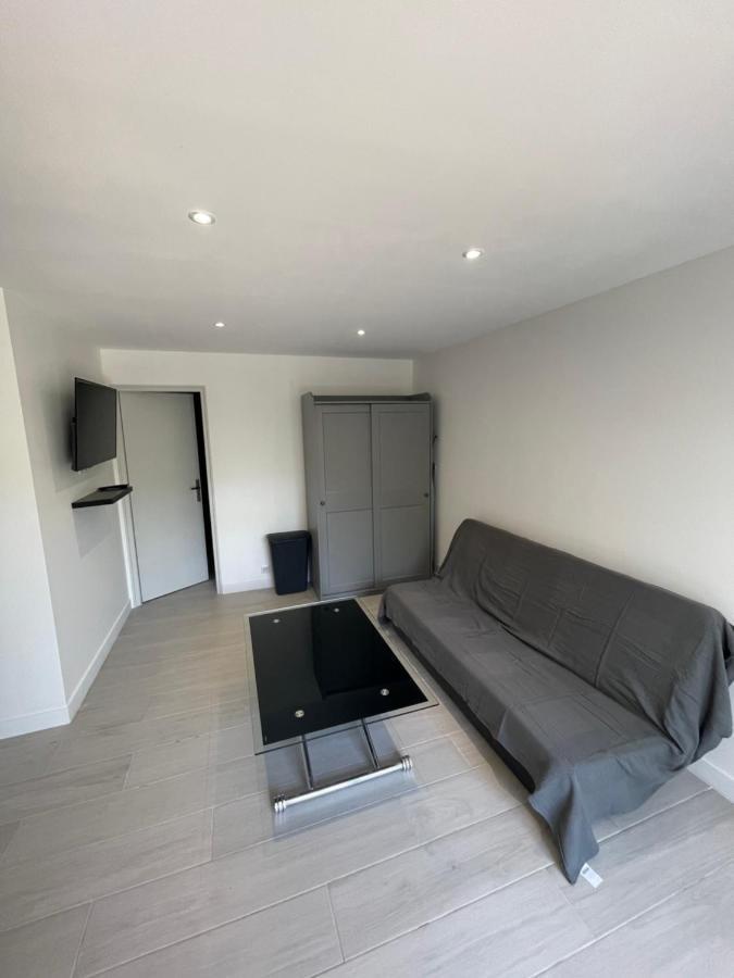 Studio En Bas De Villa Avec Piscine Proche Bord De Mer Cagnes-sur-Mer Buitenkant foto